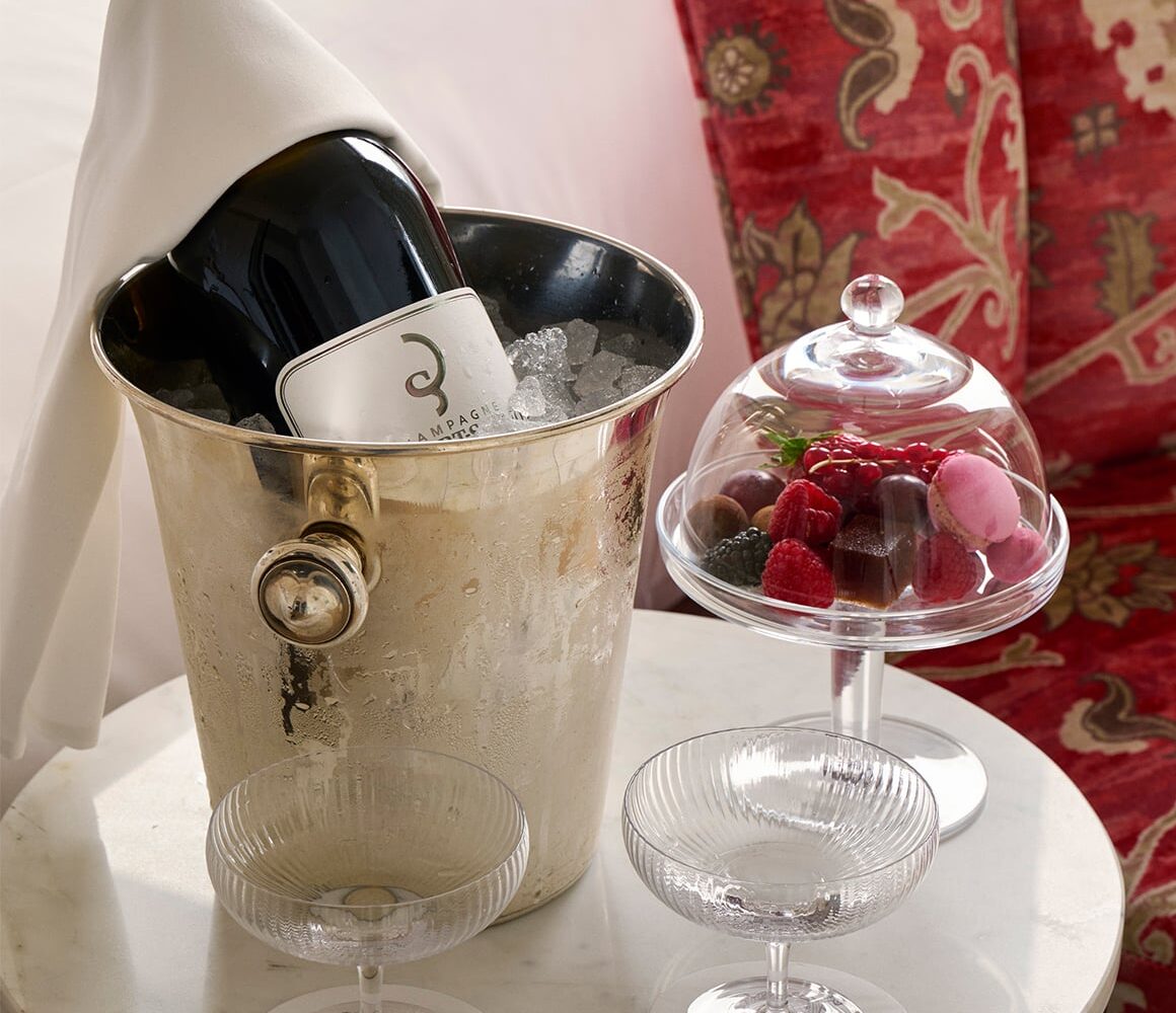 Champagne, Gold & Flowers