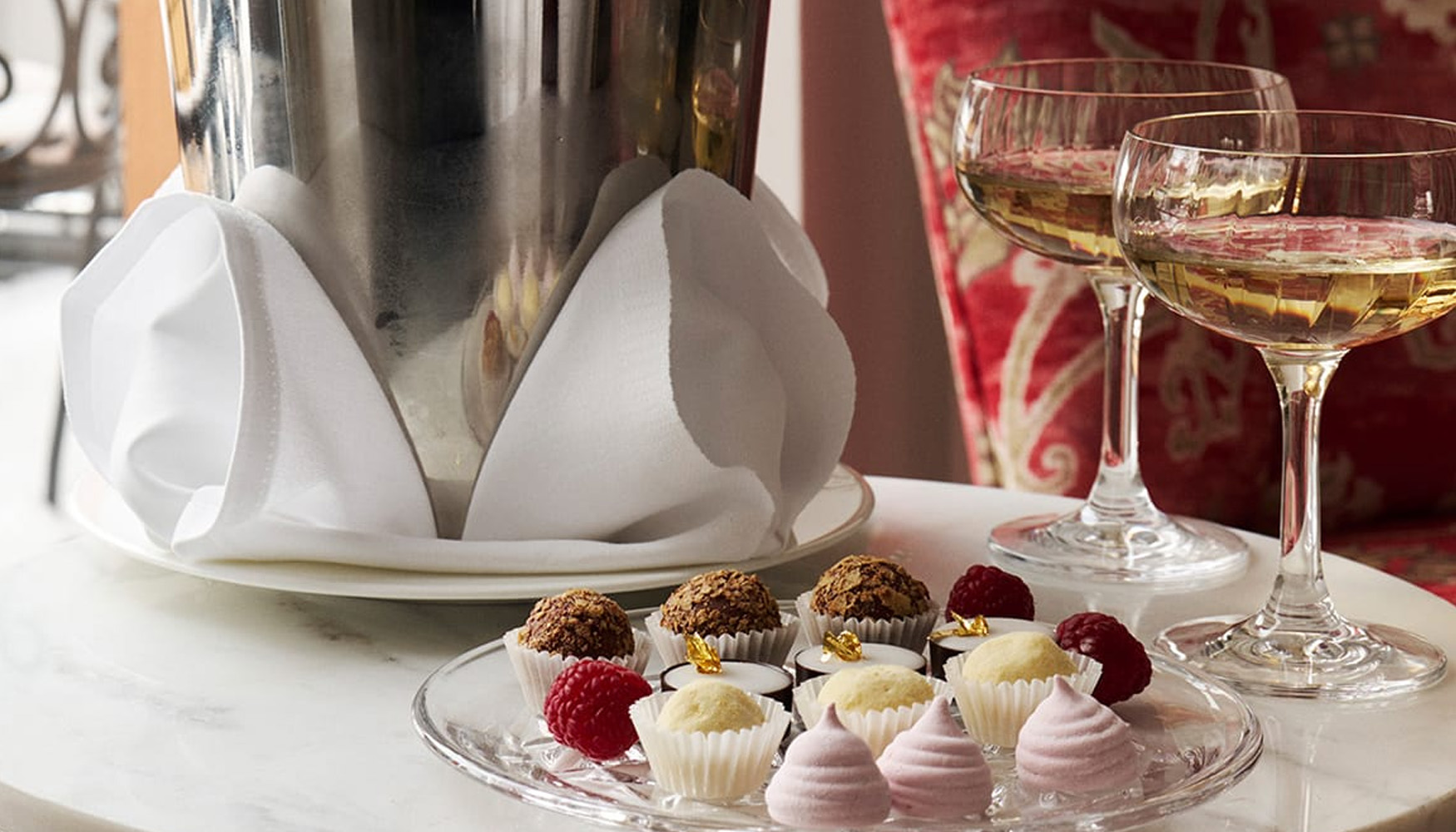 Champagne, Guld & Blommor