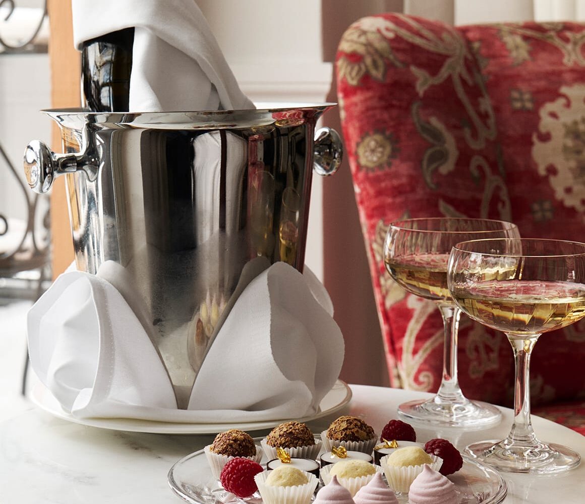 Champagne, Guld & Blommor